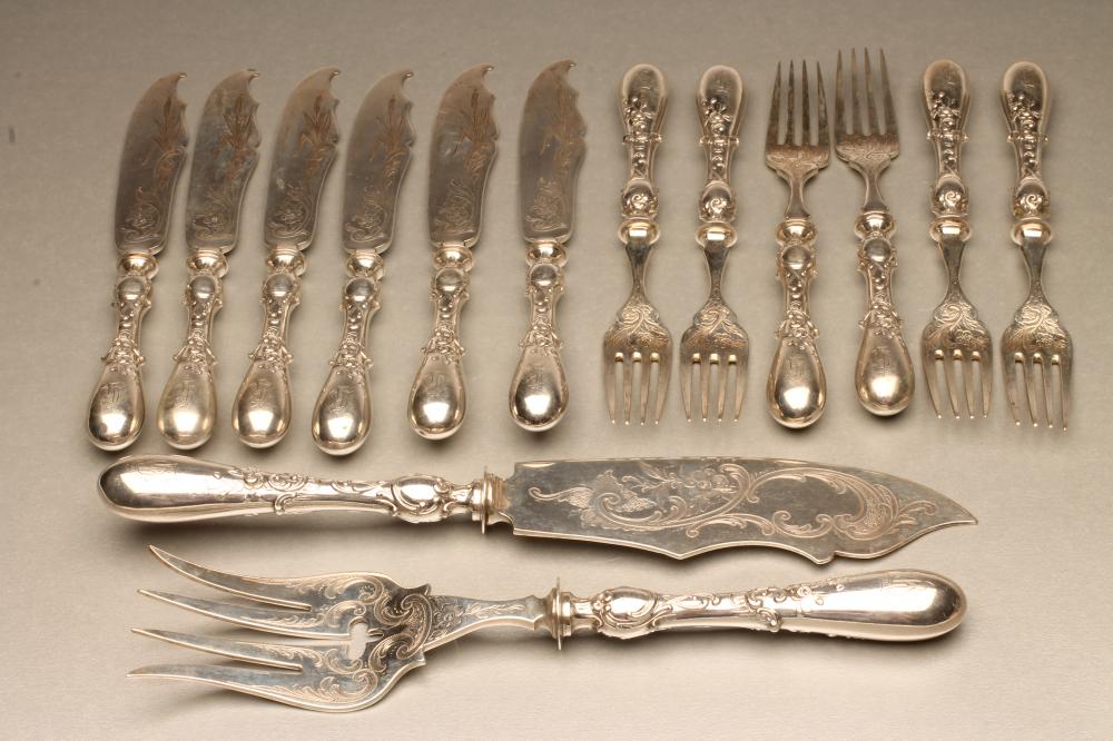 A SET OF SIX SILVER FISH KNIVES AND FORKS AND MATCHING SERVERS Image
