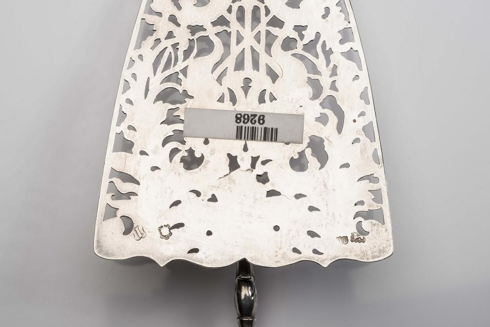 A GEORGE III SILVER FISH SLICE Image