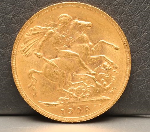 AN EDWARD VII GOLD SOVEREIGN Image