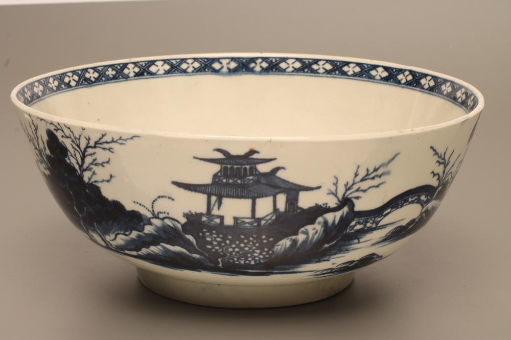 A FIRST PERIOD WORCESTER PORCELAIN BOWL Image