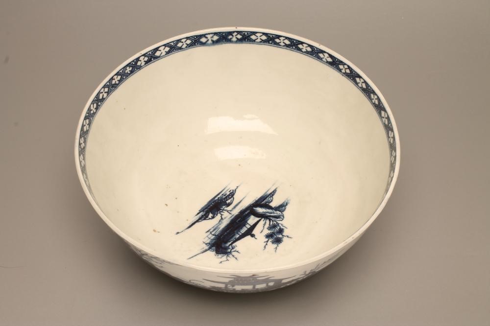 A FIRST PERIOD WORCESTER PORCELAIN BOWL Image