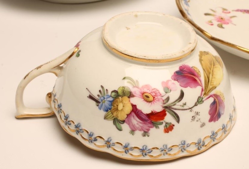 FIVE COALPORT PORCELAIN TEACUPS AND THREE SAUCERS Image