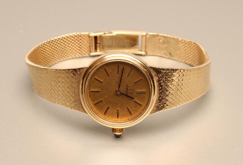 A LADY'S 9CT GOLD OMEGA WRISTWATCH Image