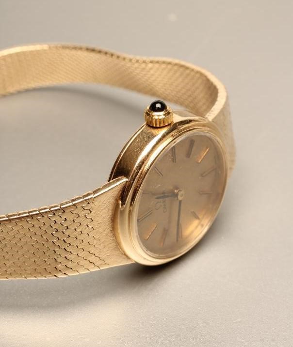 A LADY'S 9CT GOLD OMEGA WRISTWATCH Image
