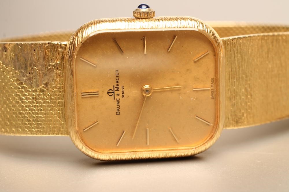 A GENTLEMAN'S 18CT GOLD BAUME & MERCIER WRISTWATCH Image