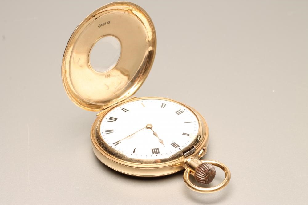 A 9CT GOLD HALF HUNTER TOP WIND POCKET WATCH Image