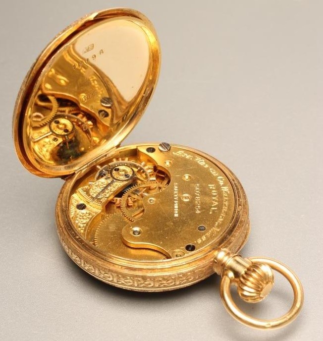 AN 18CT GOLD TOP WIND FOB WATCH Image