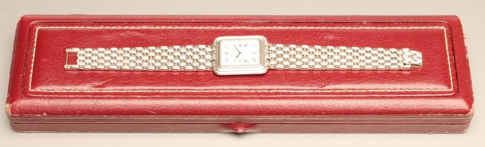 A GENTLEMAN'S 18CT WHITE GOLD PIAGET QUARTZ WRISTWATCH Image