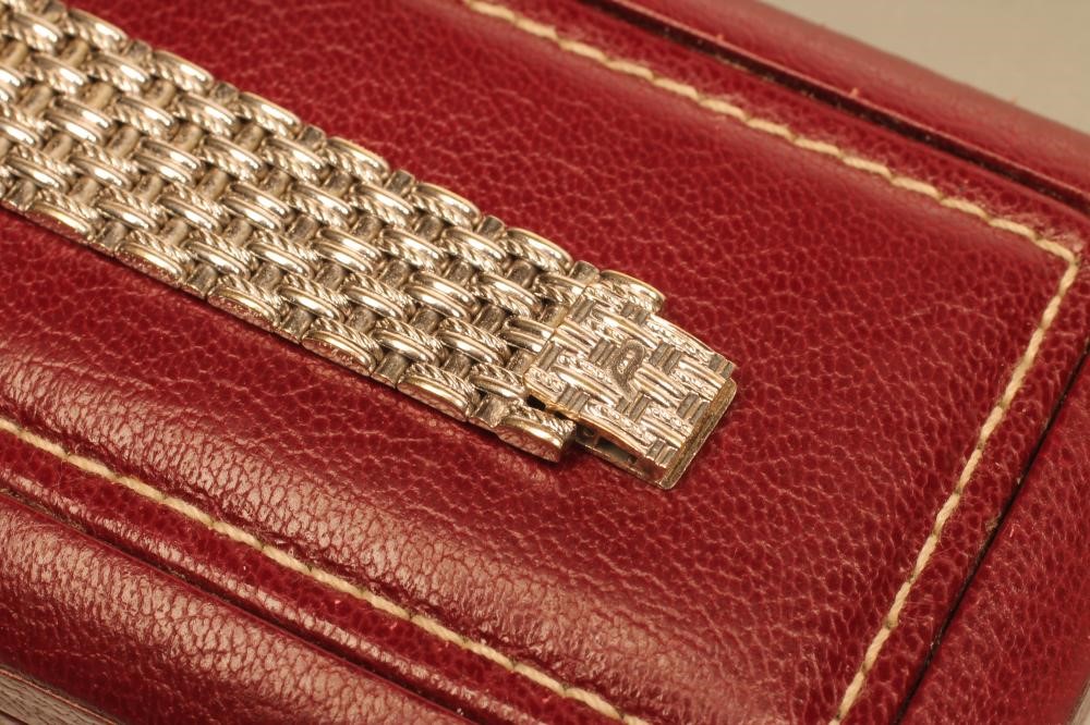 A GENTLEMAN'S 18CT WHITE GOLD PIAGET QUARTZ WRISTWATCH Image