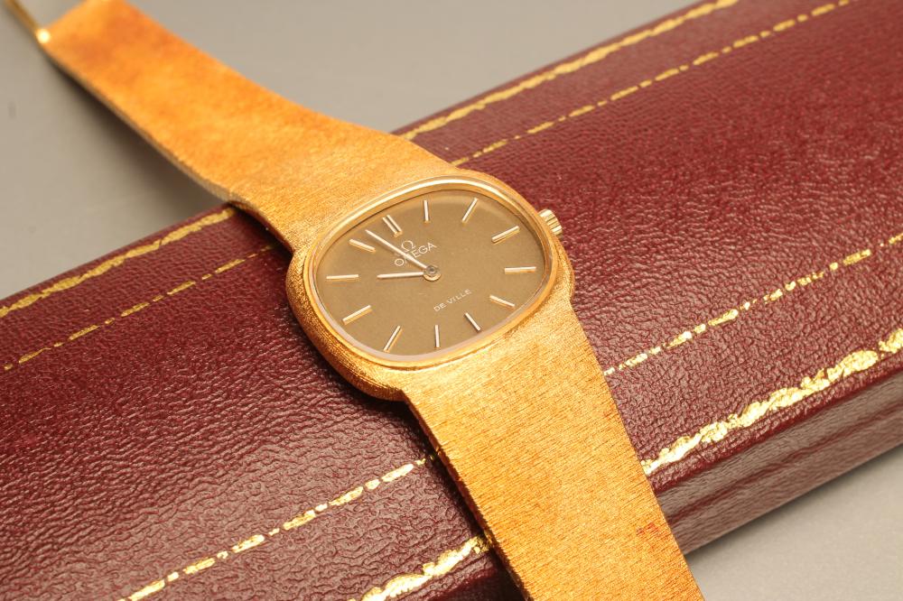 A LADY'S 18CT GOLD OMEGA DE VILLE WRISTWATCH Image