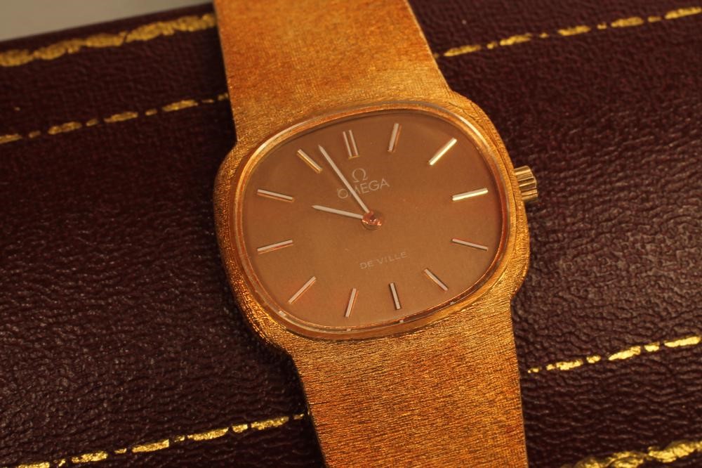 A LADY'S 18CT GOLD OMEGA DE VILLE WRISTWATCH Image