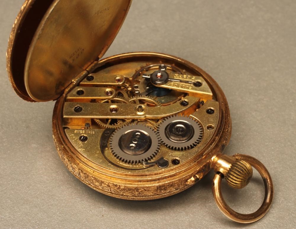 AN 18K GOLD SMALL TOP WIND POCKET WATCH Image