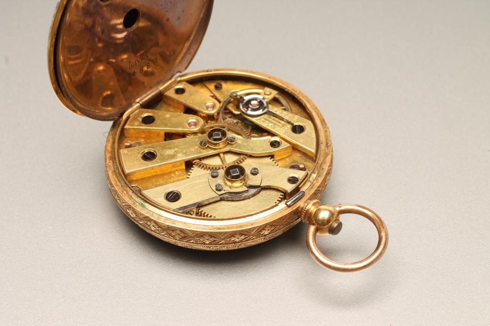 AN 18KT GOLD KEY WIND POCKET WATCH Image