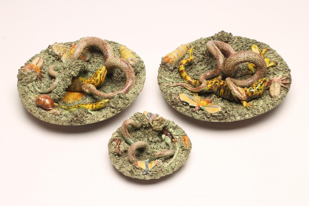 A PAIR OF JOSE A. CUNHA CALDAS RAINHA MAJOLICA WALL PLAQUES Image
