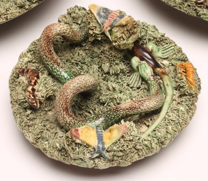 A PAIR OF JOSE A. CUNHA CALDAS RAINHA MAJOLICA WALL PLAQUES Image