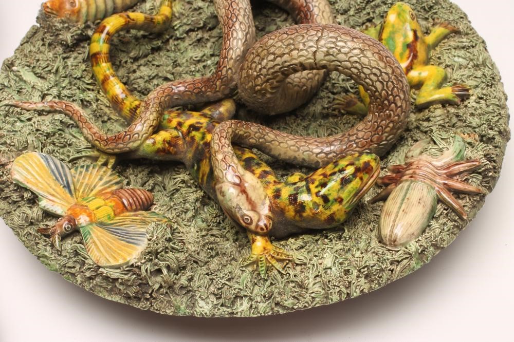 A PAIR OF JOSE A. CUNHA CALDAS RAINHA MAJOLICA WALL PLAQUES Image