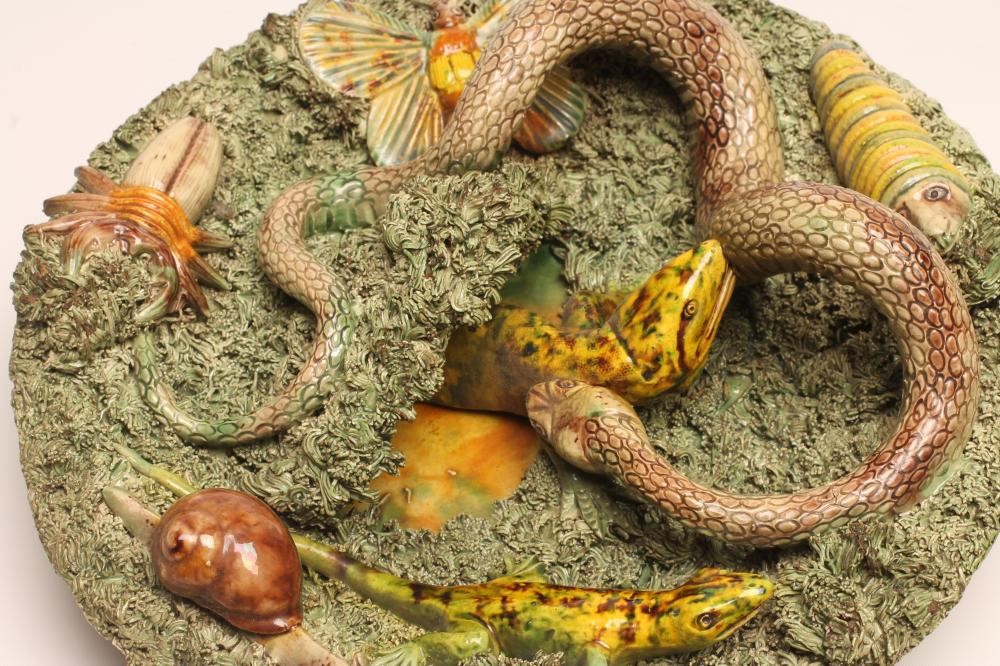 A PAIR OF JOSE A. CUNHA CALDAS RAINHA MAJOLICA WALL PLAQUES Image