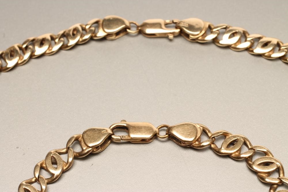 A 9KT GOLD FLAT CURB LINK NECKLACE Image