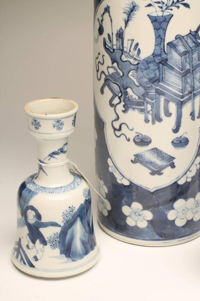 A COLLECTION OF CHINESE PORCELAIN comprising a spirit barrel Image