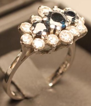 A SAPPHIRE AND DIAMOND DRESS RING Image