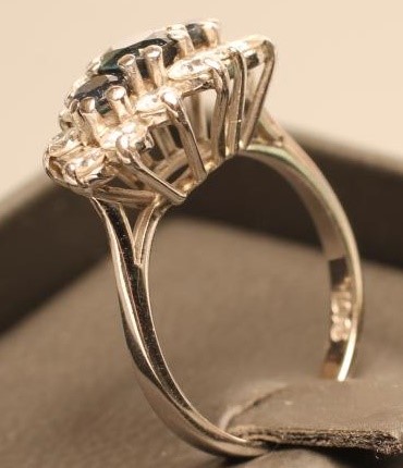 A SAPPHIRE AND DIAMOND DRESS RING Image