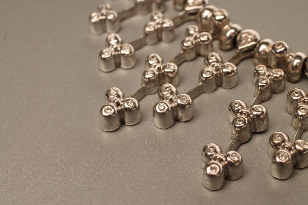 AN 18CT WHITE GOLD AND DIAMOND FRINGE NECKLACE Image