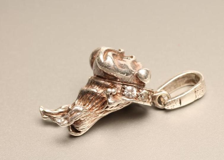 A MODERN CAST SILVER NOVELTY BULLDOG PENDANT with diamond set eyes and collar Image