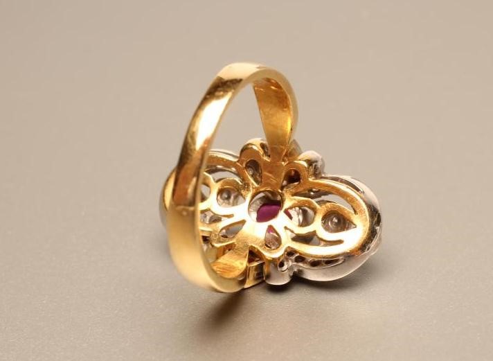 A RUBY AND DIAMOND ART DECO STYLE PLAQUE RING Image