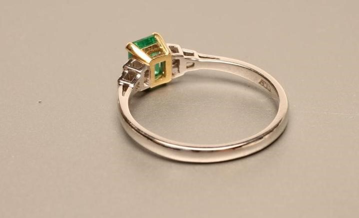 AN EMERALD AND DIAMOND RING Image