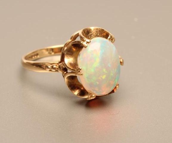 AN OPAL DRESS RING Image