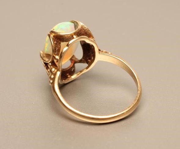 AN OPAL DRESS RING Image