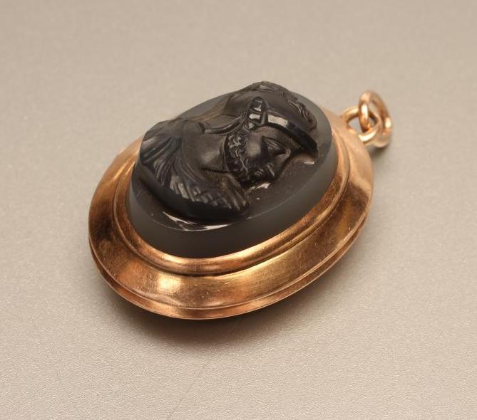 A VICTORIAN DOUBLE SIDED PENDANT Image