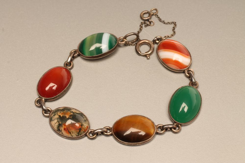 A JOHN HART IONA SILVER BRACELET Image