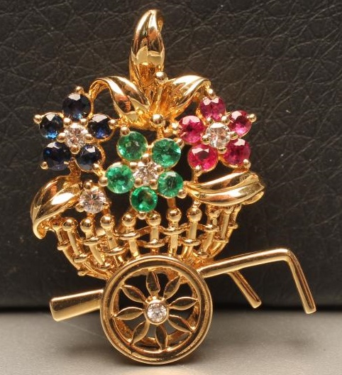 AN 18KT GOLD NOVELTY BROOCH Image