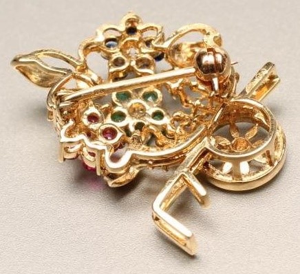 AN 18KT GOLD NOVELTY BROOCH Image