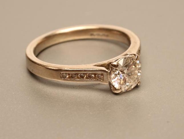 A SOLITAIRE DIAMOND RING Image