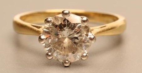 A SOLITAIRE DIAMOND RING Image