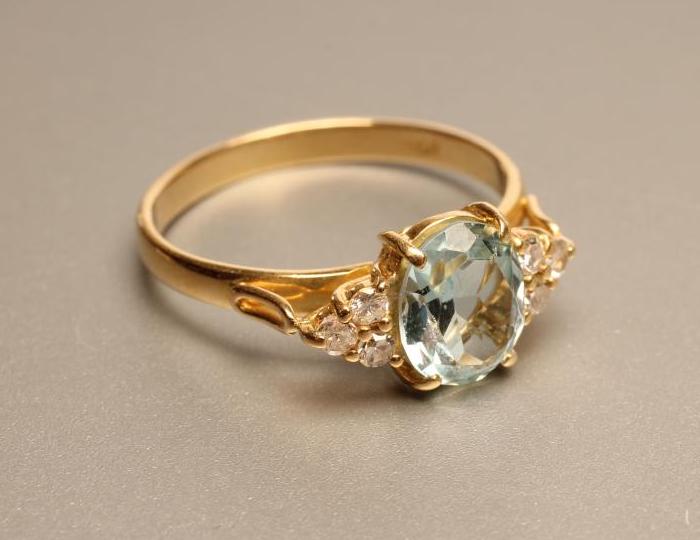 AN AQUAMARINE AND DIAMOND DRESS RING Image