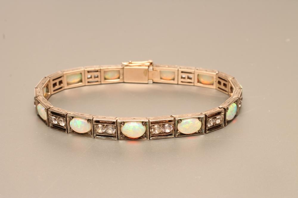 AN OPAL AND  WHITE SAPPHIRE BRACELET Image