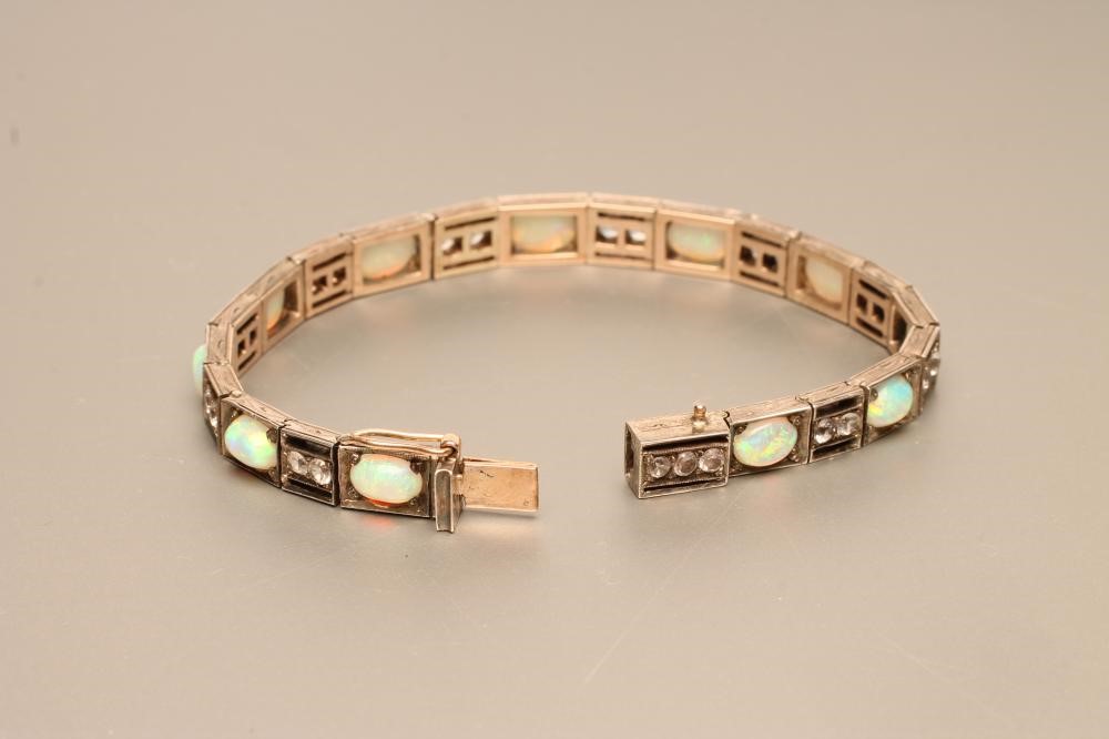 AN OPAL AND  WHITE SAPPHIRE BRACELET Image