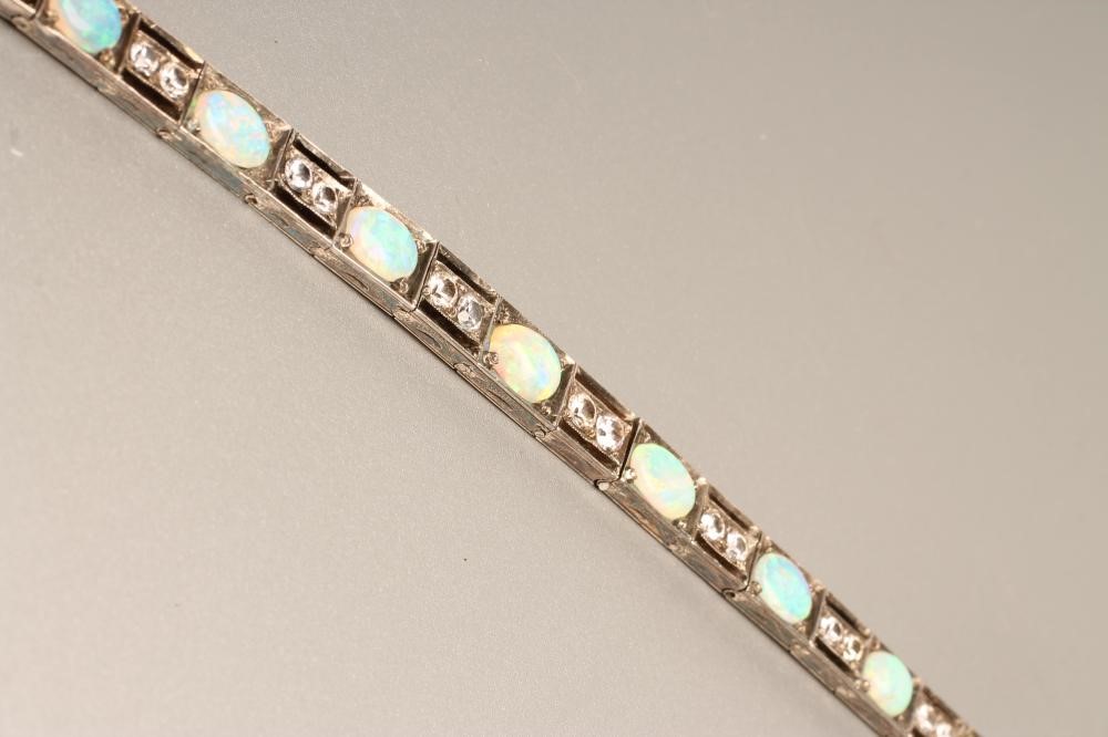 AN OPAL AND  WHITE SAPPHIRE BRACELET Image