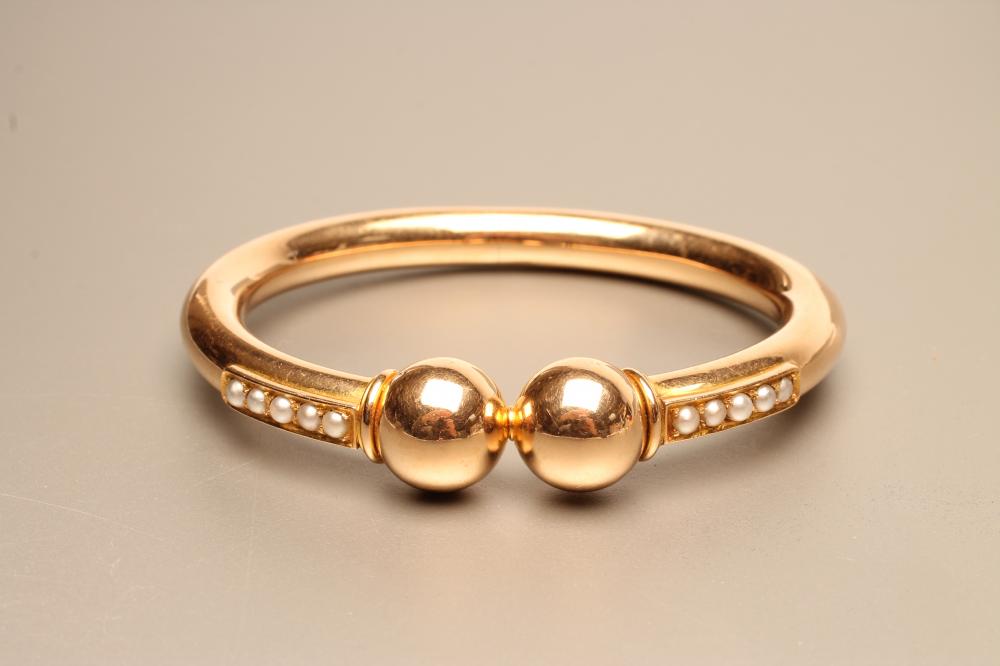 A GOLD TORQUE with invisible twist hinge Image