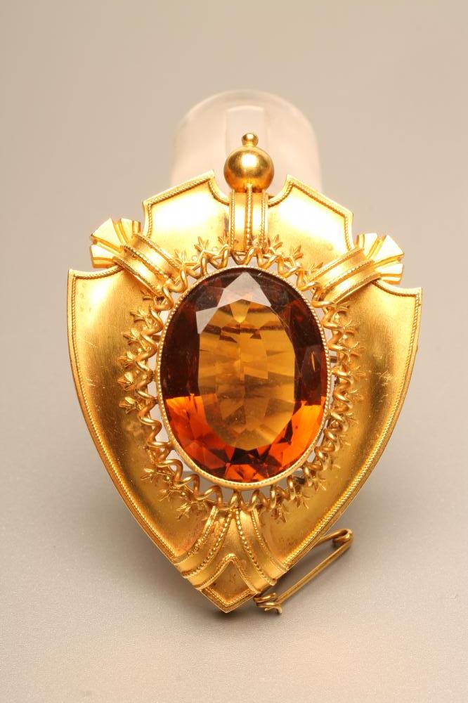 A VICTORIAN BROOCH Image