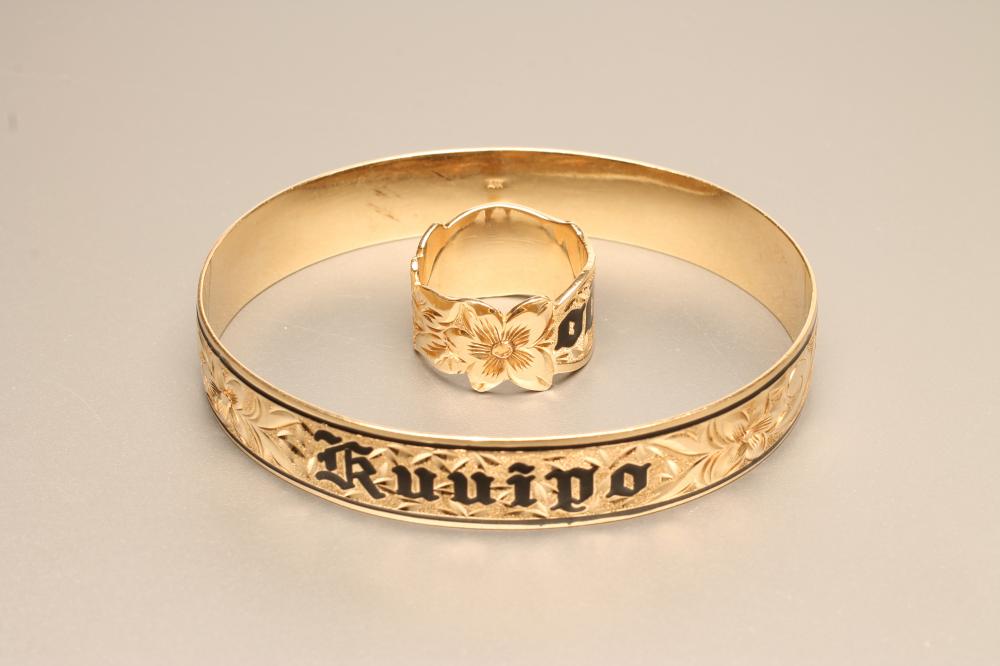 A 14K GOLD AND BLACK ENAMEL BANGLE AND MATCHING RING Image