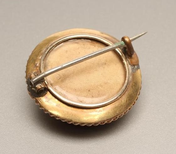 A VICTORIAN ETRUSCAN STYLE GOLD BOSS BROOCH centred by a cluster of thirteen pin set coral beads Image