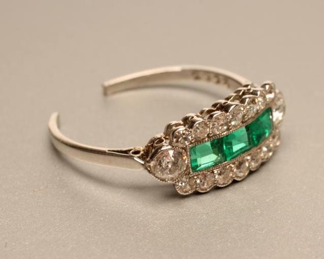 AN EMERALD AND DIAMOND RING Image