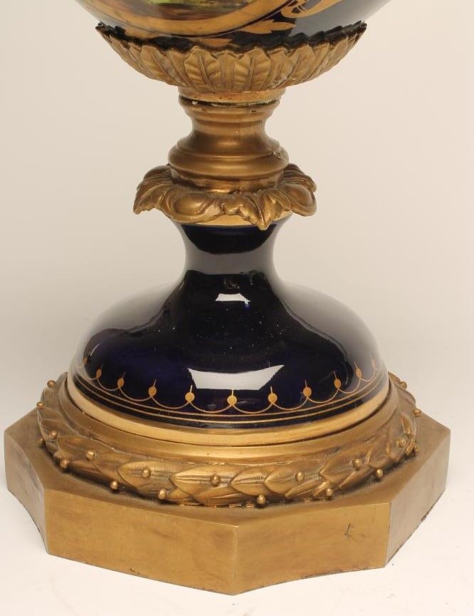 A FRENCH PORCELAIN GARNITURE VASE Image
