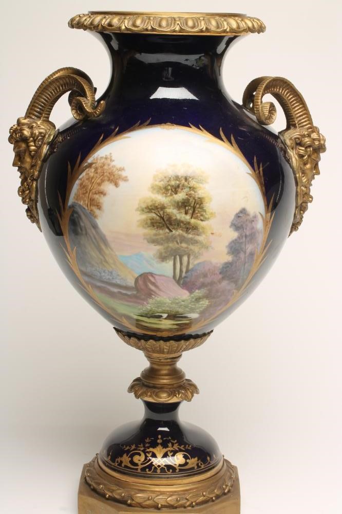 A FRENCH PORCELAIN GARNITURE VASE Image