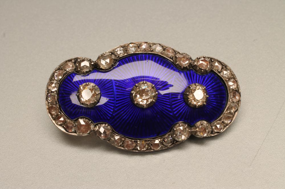 A VICTORIAN DIAMOND AND ENAMEL BROOCH Image