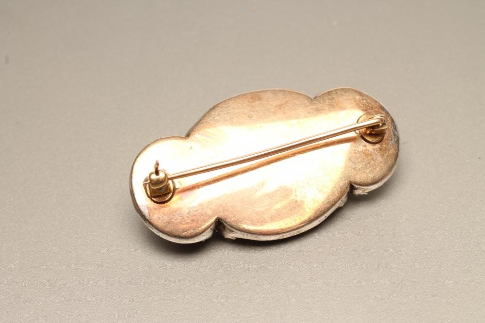 A VICTORIAN DIAMOND AND ENAMEL BROOCH Image